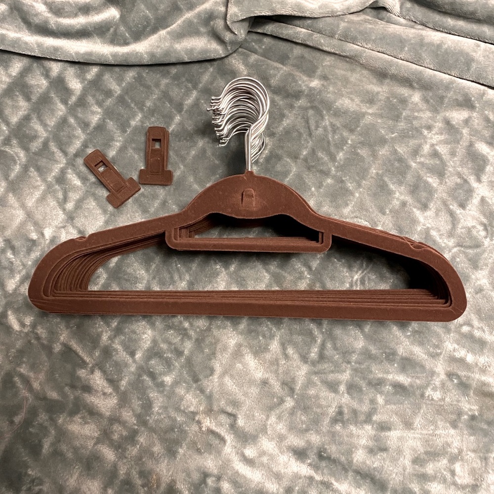 25 Velvet Hangers with Hooks